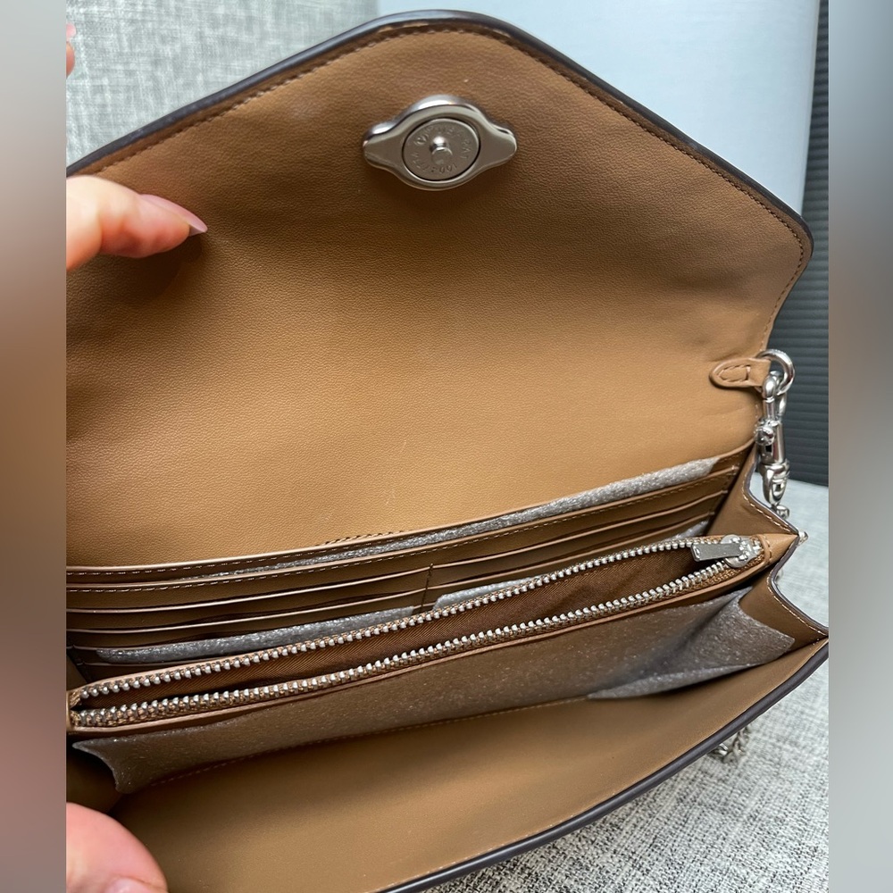 $139(NWT) Coach Tammie Clutch Crossbody with floral Whipstitch. - Picture 10 of 12